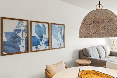 Condominio en venta en Hallandale Beach, Florida, 1 dormitorio, 74.88 m2 № 2020217 - foto 14