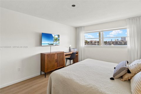 Condominio en venta en Hallandale Beach, Florida, 1 dormitorio, 74.88 m2 № 2020217 - foto 21