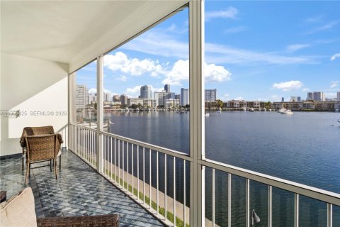 Condominio en Hallandale Beach, Florida, 1 dormitorio  № 2020217