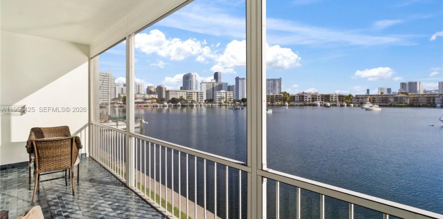 Condominio en Hallandale Beach, Florida, 1 dormitorio  № 2020217