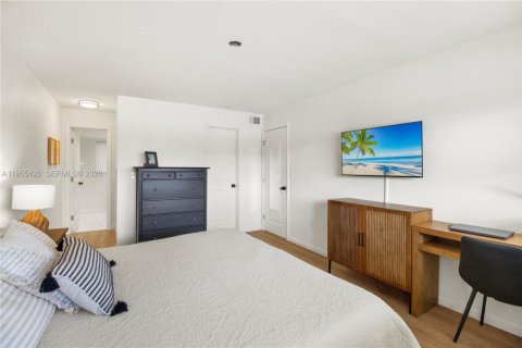 Condominio en venta en Hallandale Beach, Florida, 1 dormitorio, 74.88 m2 № 2020217 - foto 22