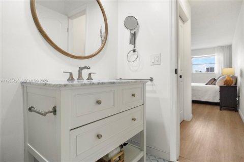Condominio en venta en Hallandale Beach, Florida, 1 dormitorio, 74.88 m2 № 2020217 - foto 26