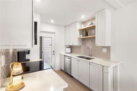 Condominio en venta en Hallandale Beach, Florida, 1 dormitorio, 74.88 m2 № 2020217 - foto 6