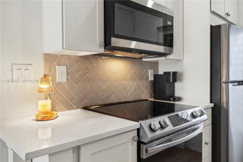 Condominio en venta en Hallandale Beach, Florida, 1 dormitorio, 74.88 m2 № 2020217 - foto 8