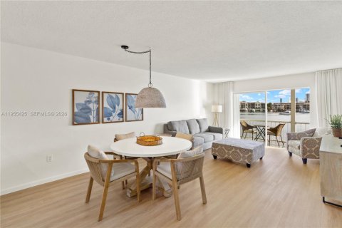 Condominio en venta en Hallandale Beach, Florida, 1 dormitorio, 74.88 m2 № 2020217 - foto 12