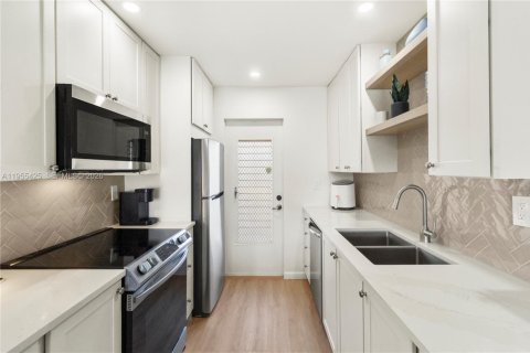 Condominio en venta en Hallandale Beach, Florida, 1 dormitorio, 74.88 m2 № 2020217 - foto 3