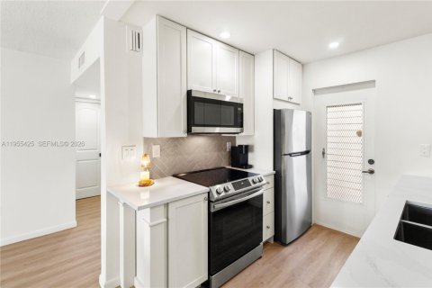 Condominio en venta en Hallandale Beach, Florida, 1 dormitorio, 74.88 m2 № 2020217 - foto 5
