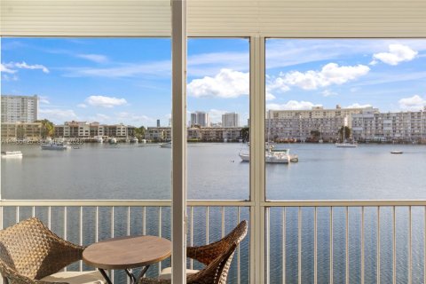 Condominio en venta en Hallandale Beach, Florida, 1 dormitorio, 74.88 m2 № 2020217 - foto 30