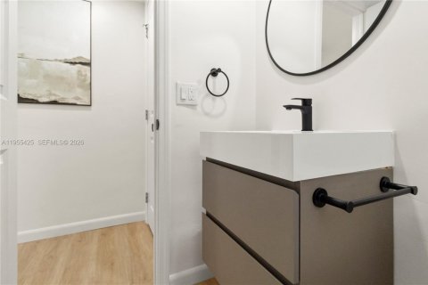 Condominio en venta en Hallandale Beach, Florida, 1 dormitorio, 74.88 m2 № 2020217 - foto 28