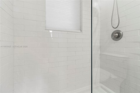 Condominio en venta en Hallandale Beach, Florida, 1 dormitorio, 74.88 m2 № 2020217 - foto 25