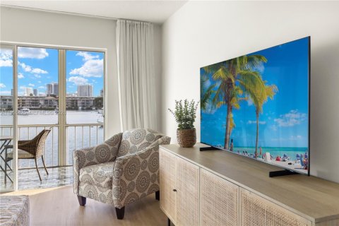 Condominio en venta en Hallandale Beach, Florida, 1 dormitorio, 74.88 m2 № 2020217 - foto 19