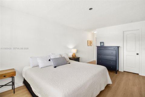 Condominio en venta en Hallandale Beach, Florida, 1 dormitorio, 74.88 m2 № 2020217 - foto 23