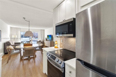 Condominio en venta en Hallandale Beach, Florida, 1 dormitorio, 74.88 m2 № 2020217 - foto 7