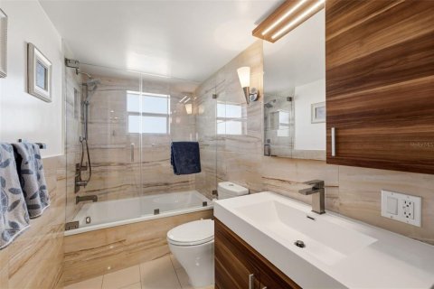 Condo in Sarasota, Florida, 2 bedrooms  № 2395894 - photo 20
