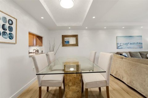Condo in Sarasota, Florida, 2 bedrooms  № 2395894 - photo 15