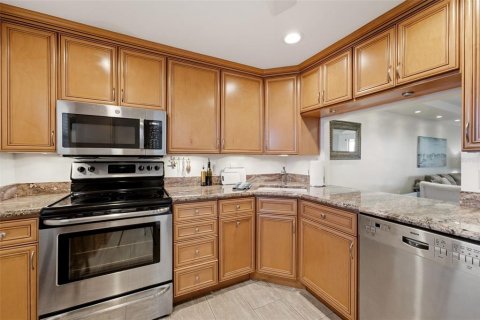Condo in Sarasota, Florida, 2 bedrooms  № 2395894 - photo 12