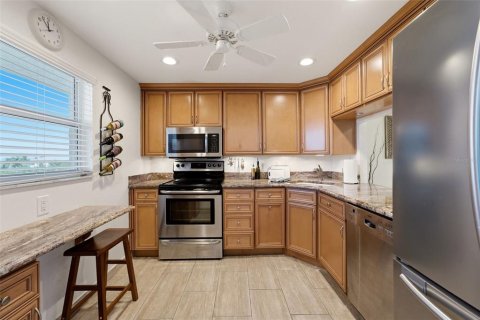 Condo in Sarasota, Florida, 2 bedrooms  № 2395894 - photo 10