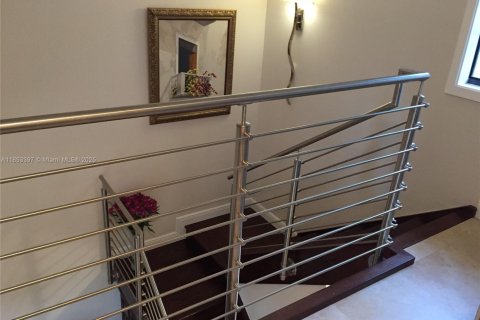 Townhouse in Miami, Florida 3 bedrooms, 119.84 sq.m. № 1960939 - photo 20