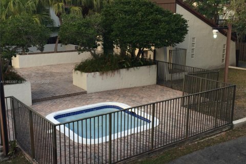 Townhouse in Miami, Florida 3 bedrooms, 119.84 sq.m. № 1960939 - photo 9