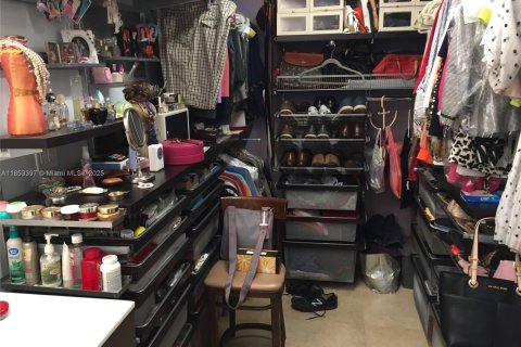 Townhouse in Miami, Florida 3 bedrooms, 119.84 sq.m. № 1960939 - photo 10