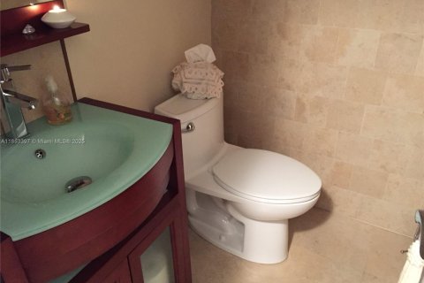 Townhouse in Miami, Florida 3 bedrooms, 119.84 sq.m. № 1960939 - photo 8