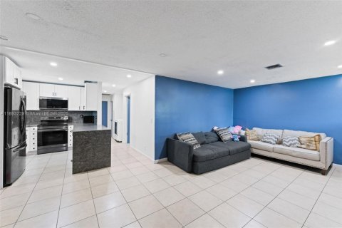 Villa ou maison à louer à West Palm Beach, Floride: 3 chambres, 124.49 m2 № 1945668 - photo 7