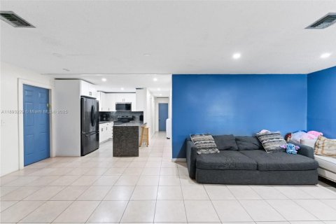 Villa ou maison à louer à West Palm Beach, Floride: 3 chambres, 124.49 m2 № 1945668 - photo 5