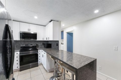 Villa ou maison à louer à West Palm Beach, Floride: 3 chambres, 124.49 m2 № 1945668 - photo 10