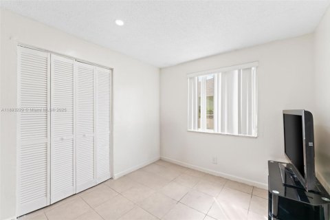 Villa ou maison à louer à West Palm Beach, Floride: 3 chambres, 124.49 m2 № 1945668 - photo 13
