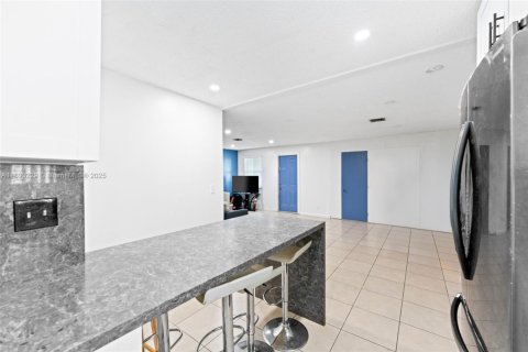 Villa ou maison à louer à West Palm Beach, Floride: 3 chambres, 124.49 m2 № 1945668 - photo 11