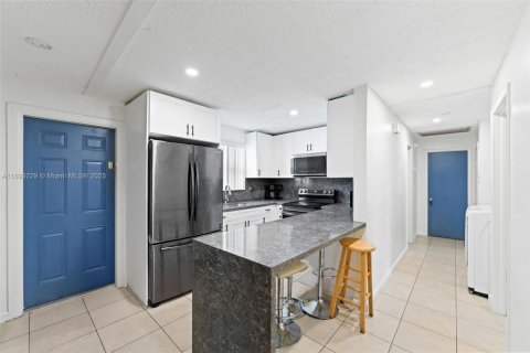 Villa ou maison à louer à West Palm Beach, Floride: 3 chambres, 124.49 m2 № 1945668 - photo 9