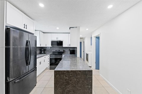 Villa ou maison à louer à West Palm Beach, Floride: 3 chambres, 124.49 m2 № 1945668 - photo 8