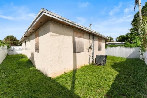 Villa ou maison à louer à West Palm Beach, Floride: 3 chambres, 124.49 m2 № 1945668 - photo 3