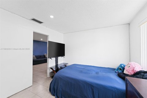 Villa ou maison à louer à West Palm Beach, Floride: 3 chambres, 124.49 m2 № 1945668 - photo 25