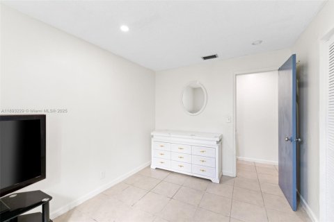 Villa ou maison à louer à West Palm Beach, Floride: 3 chambres, 124.49 m2 № 1945668 - photo 12