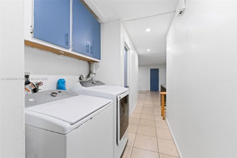 Villa ou maison à louer à West Palm Beach, Floride: 3 chambres, 124.49 m2 № 1945668 - photo 17