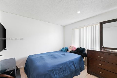 Villa ou maison à louer à West Palm Beach, Floride: 3 chambres, 124.49 m2 № 1945668 - photo 24