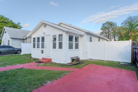 Casa en Hollywood, Florida 3 dormitorios, 72.46 m2 № 2278954