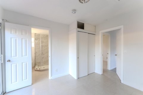 Casa en alquiler en Hollywood, Florida, 3 dormitorios, 72.46 m2 № 2278954 - foto 17