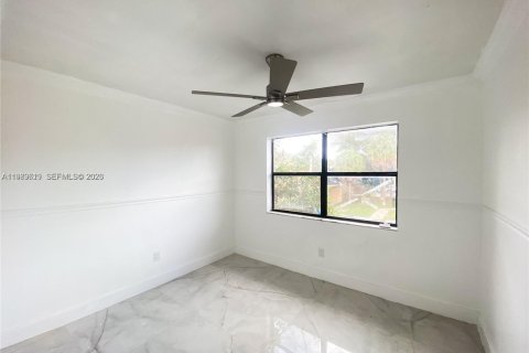 Condominio en alquiler en Hialeah, Florida, 2 dormitorios, 69.68 m2 № 2051684 - foto 21