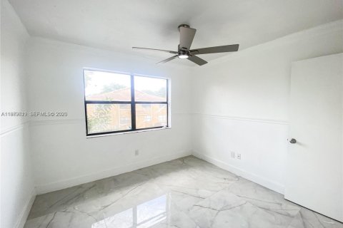 Condominio en alquiler en Hialeah, Florida, 2 dormitorios, 69.68 m2 № 2051684 - foto 17