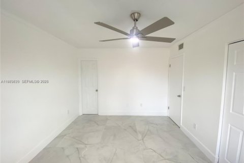 Condominio en alquiler en Hialeah, Florida, 2 dormitorios, 69.68 m2 № 2051684 - foto 25
