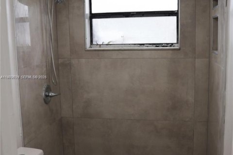 Condominio en alquiler en Hialeah, Florida, 2 dormitorios, 69.68 m2 № 2051684 - foto 14