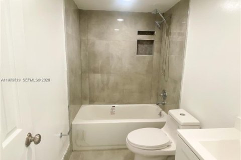 Condominio en alquiler en Hialeah, Florida, 2 dormitorios, 69.68 m2 № 2051684 - foto 26