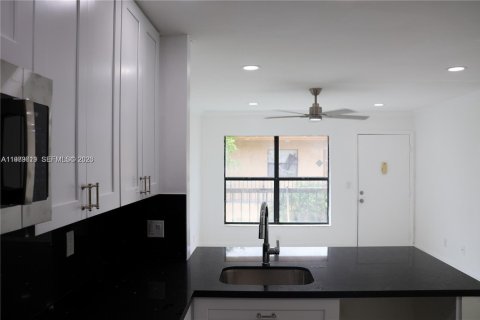Condominio en alquiler en Hialeah, Florida, 2 dormitorios, 69.68 m2 № 2051684 - foto 16