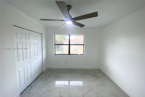 Condominio en alquiler en Hialeah, Florida, 2 dormitorios, 69.68 m2 № 2051684 - foto 22
