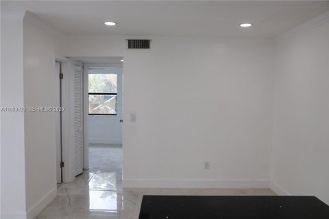 Condominio en alquiler en Hialeah, Florida, 2 dormitorios, 69.68 m2 № 2051684 - foto 10