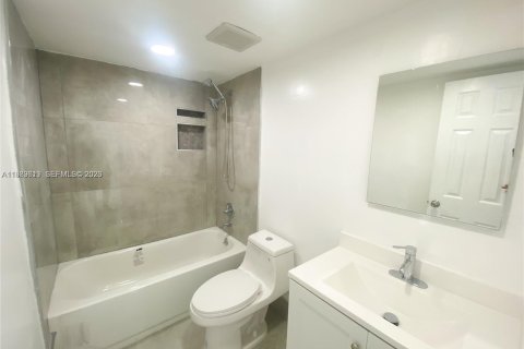 Condominio en alquiler en Hialeah, Florida, 2 dormitorios, 69.68 m2 № 2051684 - foto 23
