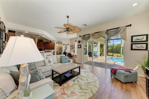 House in Bradenton, Florida 4 bedrooms, 237.83 sq.m. № 1637567 - photo 18