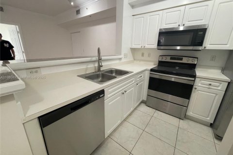 Condominio en alquiler en Miami, Florida, 3 dormitorios, 111.67 m2 № 2044172 - foto 7